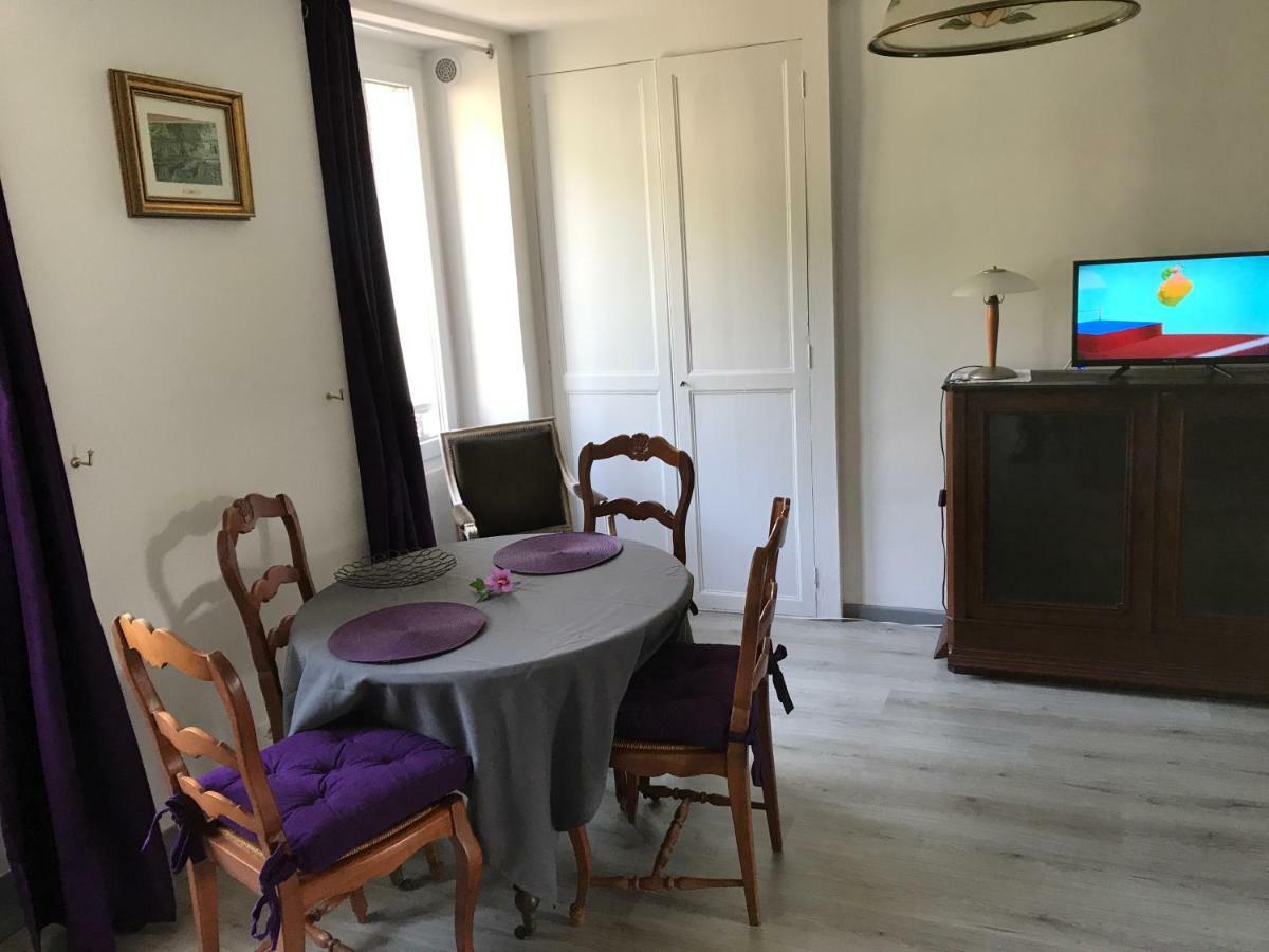 Gite Ancien Relais De Saint-Jacques La Roche Guyon Bagian luar foto